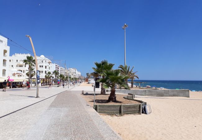 Apartamento em Quarteira - T2  Calçadao VISTA DE LUXO FRENTE MAR 6 PESSOAS