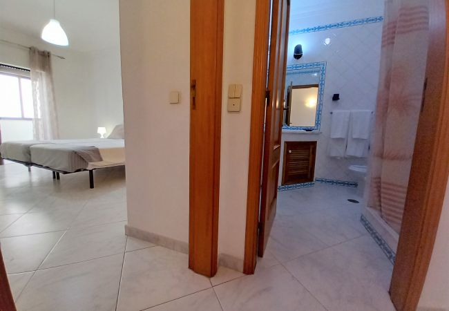 Apartamento em Quarteira - T2  Calçadao VISTA DE LUXO FRENTE MAR 6 PESSOAS