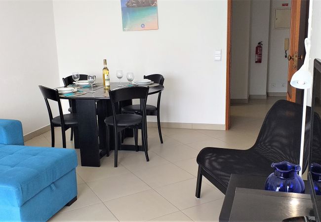 Apartamento em Quarteira - T1 Avenida Mar 8 200M PRAIA WI-FI 4 PESSOAS