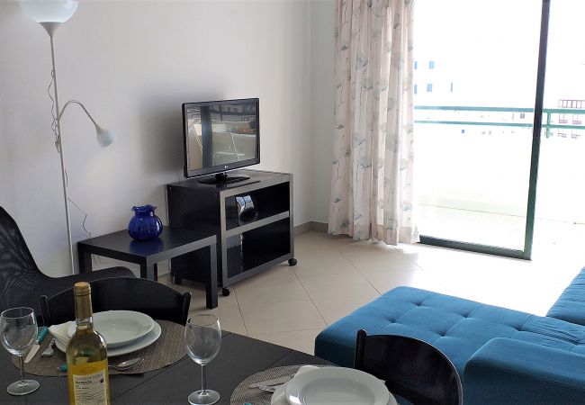 Apartamento em Quarteira - T1 Avenida Mar 8 200M PRAIA WI-FI 4 PESSOAS