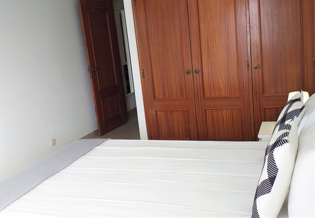 Apartamento em Quarteira - T1 Avenida Mar 8 200M PRAIA WI-FI 4 PESSOAS