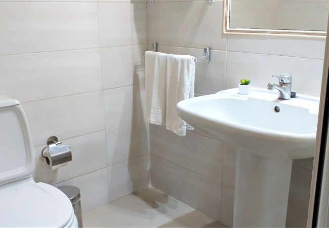 Apartamento em Quarteira - T1 Avenida Mar 8 200M PRAIA WI-FI 4 PESSOAS