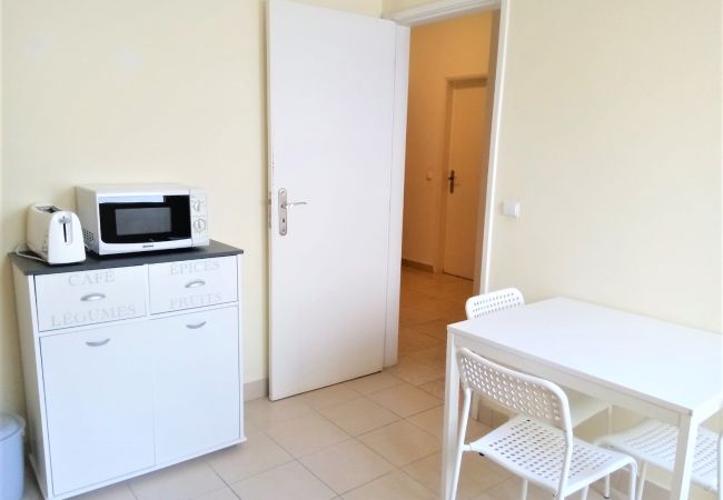 Apartamento em Quarteira - T2 Avenida 1º VISTA MAR 5* A/C WI-FI 6 PESSOAS