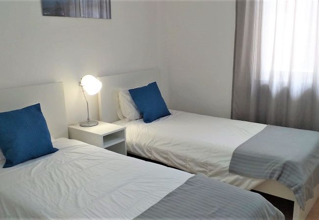 Apartamento em Quarteira - T2 Avenida 1º VISTA MAR 5* A/C WI-FI 6 PESSOAS