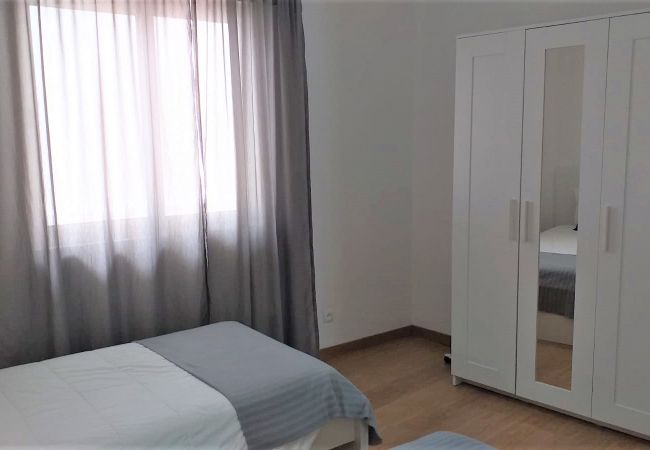 Apartamento em Quarteira - T2 Avenida 1º VISTA MAR 5* A/C WI-FI 6 PESSOAS