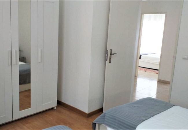 Apartamento em Quarteira - T2 Avenida 1º VISTA MAR 5* A/C WI-FI 6 PESSOAS