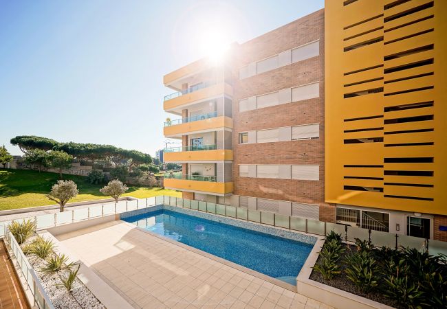 Apartamento em Quarteira - T1 VARANDAS FORTE Piscina Ar cond. Garagem