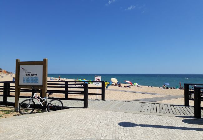 Apartamento em Quarteira - T1 Colina Férias 8D VISTA MAR C/ GARAGEM