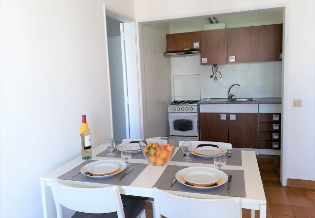 Apartamento em Quarteira - T1 Torre 20 6G MÁGICO 80M PRAIA WI-FI 4 PESSOAS