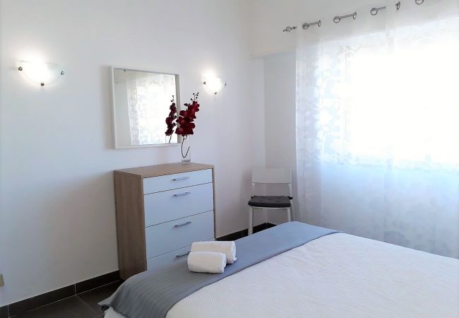 Apartamento em Quarteira - T1 Torre 20 6G MÁGICO 80M PRAIA WI-FI 4 PESSOAS