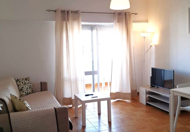 Apartamento em Quarteira - T1 Torre 20 6G MÁGICO 80M PRAIA WI-FI 4 PESSOAS