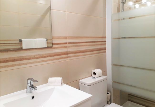 Apartamento em Quarteira - T1 Praiamar FRENTE MAR A/C ESTACIONAMENTO WIFI