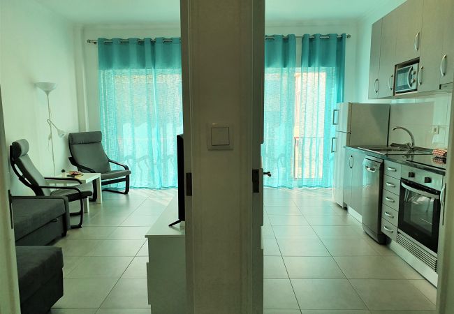 Apartamento em Quarteira - T1 Lote Novo 50m Praia SUITE 4pax