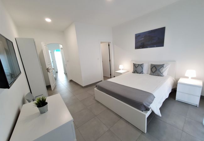 Apartamento em Quarteira - T1 Lote Novo 50m Praia SUITE 4pax