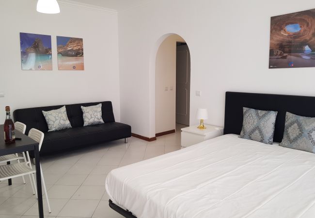 Apartamento em Quarteira - T0 V.Mar 1C Perto Praia Wi-fi