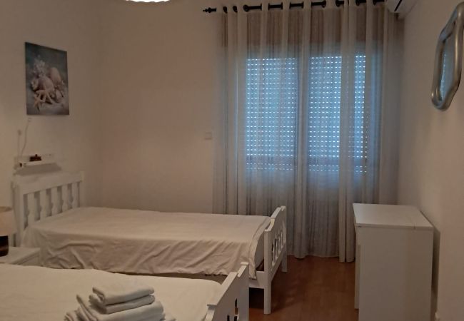 Apartamento em Quarteira - T2-MAMA II.  AC FRENTE MAR 