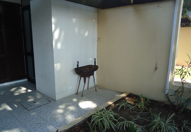 Casa geminada em Quarteira - V2 Vilar Jardim Piscina wifi