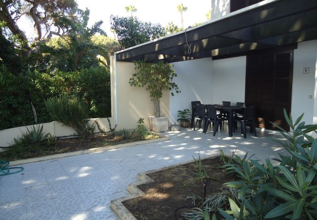 Casa geminada em Quarteira - V2 Vilar Jardim Piscina wifi