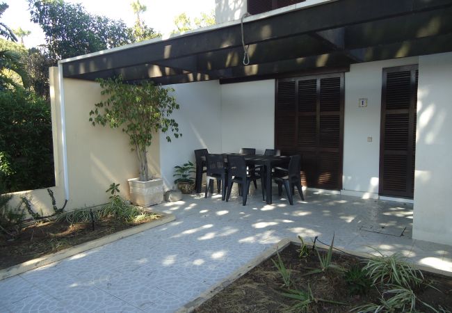Casa geminada em Quarteira - V2 Vilar Jardim Piscina wifi
