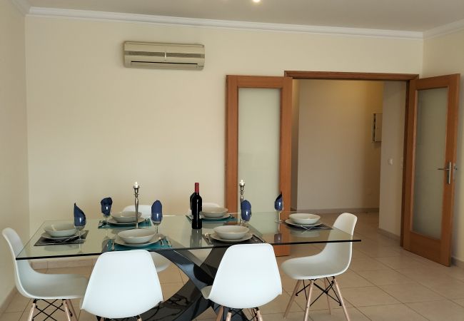 Apartamento em Quarteira - T2 Infante AC wifi Garagem 50m Praia