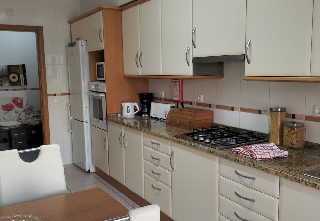 Apartamento em Quarteira - T2 Infante AC 201 wifi Garagem 50m Praia
