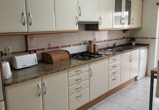 Apartamento em Quarteira - T2 Infante AC 201 wifi Garagem 50m Praia