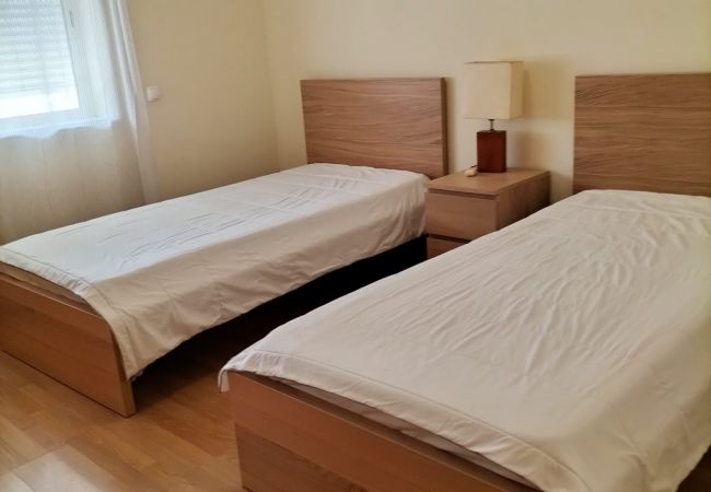 Apartamento em Quarteira - T2 Infante AC 201 wifi Garagem 50m Praia