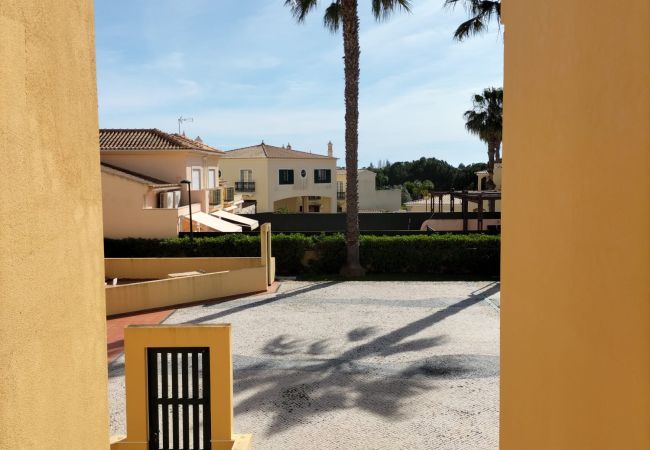 Apartamento em Quarteira - T2 Piscina e Garagem A/C Vila Bairos Vilamoura