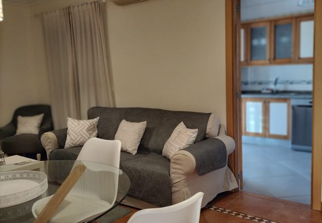 Apartamento em Quarteira - T2 Piscina e Garagem A/C Vila Bairos Vilamoura