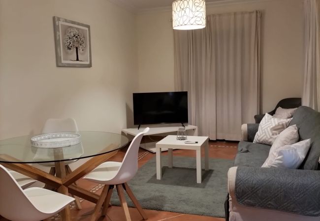 Apartamento em Quarteira - T2 Piscina e Garagem A/C Vila Bairos Vilamoura