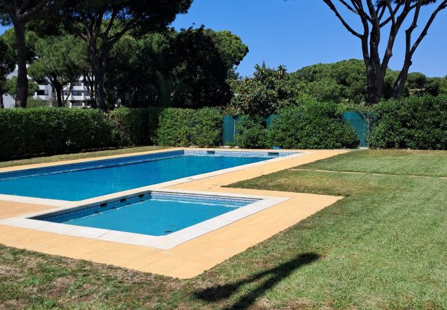 Casa geminada em Vilamoura - V2 Vilamoura Piscina e BBQ