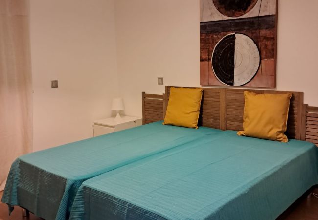 Apartamento em Quarteira - T2  ALMARGEM CHARMOSO A/C-PISCINA