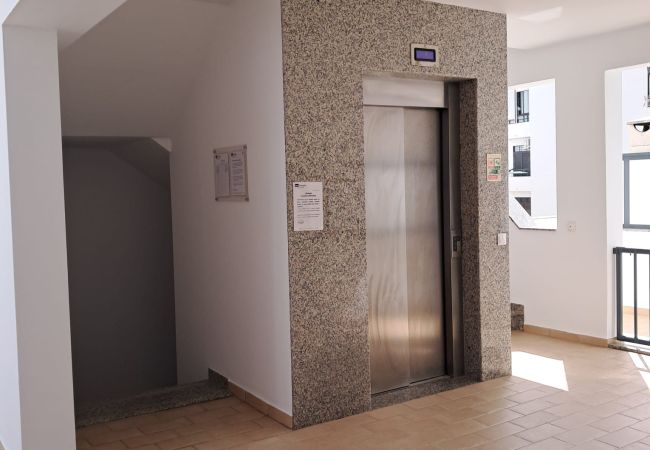 Apartamento em Quarteira - T1 TAHITI-A/C, GARAGEM,WI-FI-PERTO DA PRAIA