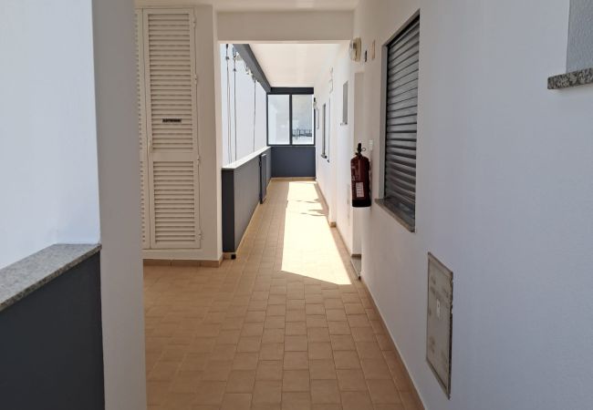 Apartamento em Quarteira - T1 TAHITI-A/C, GARAGEM,WI-FI-PERTO DA PRAIA