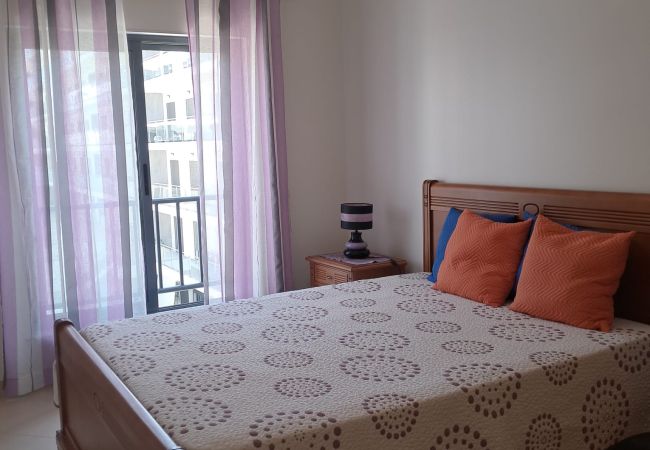 Apartamento em Quarteira - T1 TAHITI-A/C, GARAGEM,WI-FI-PERTO DA PRAIA