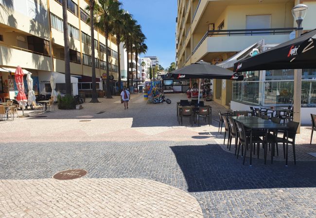 Apartment in Quarteira - T1 Praiamar 4E A/C FR.MAR GARAGEM