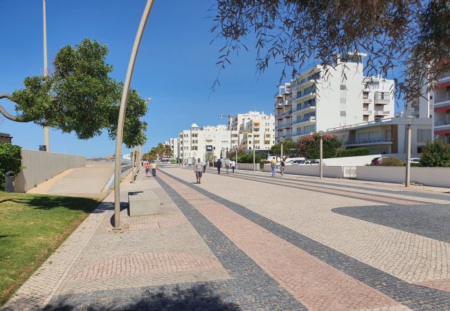 Apartment in Quarteira - T1 Praiamar 4E A/C FR.MAR GARAGEM
