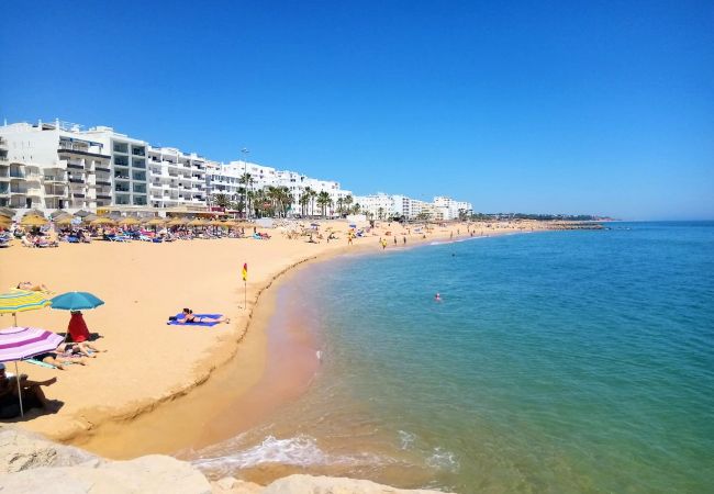 Apartment in Quarteira - T1 Torre20 14D VISTA  MAR FANTÁSTICA 80M PRAIA 4 P