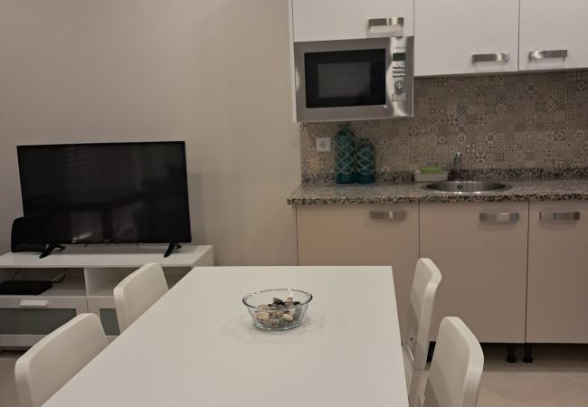 Apartment in Quarteira - T1 Praiamar FRENTE MAR A/C ESTACIONAMENTO WIFI