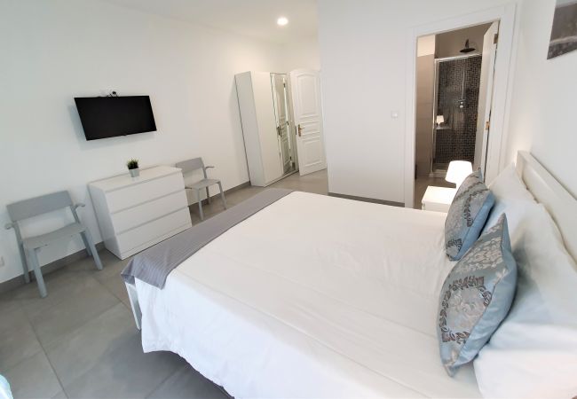  in Quarteira - T1 Lote Novo 50m Praia SUITE 4pax