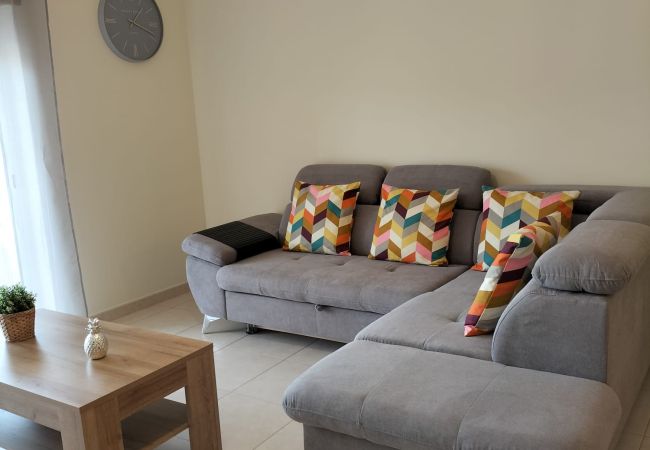Apartment in Quarteira - T2 INFANTE 101 A/C MODERNO WI-FI GARAGEM 50M PRAIA