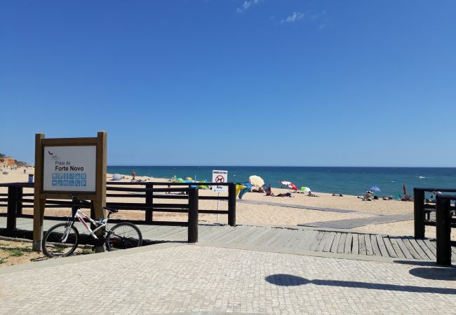 Appartement à Quarteira - T1 Colina Ferias 8C FAMILIA ,A/C & VISTA MAR C/ GA