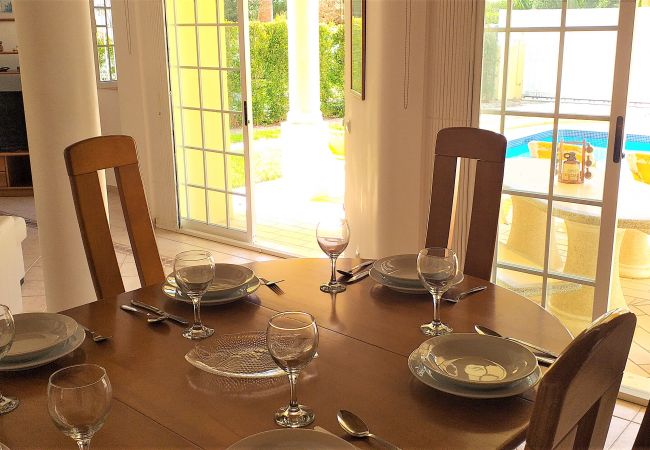 Villa à Vilamoura - V3 Villa Rosada  PISCINA, JARDIM E CAMPOS DE GOLF