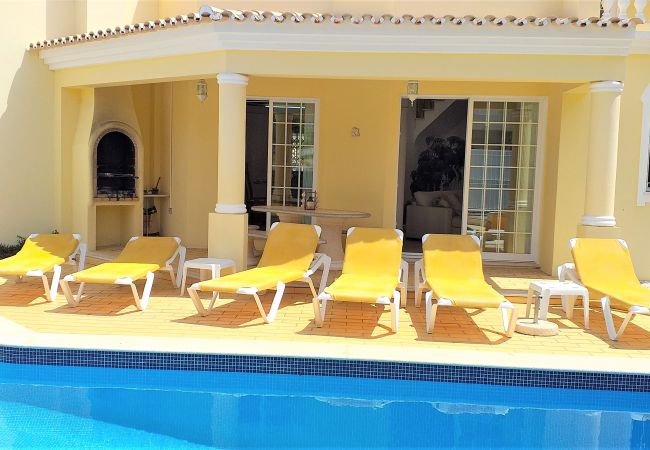 Villa à Vilamoura - V3 Villa Rosada  PISCINA, JARDIM E CAMPOS DE GOLF