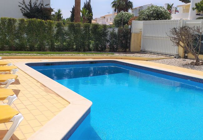 Villa à Vilamoura - V3 Villa Rosada  PISCINA, JARDIM E CAMPOS DE GOLF