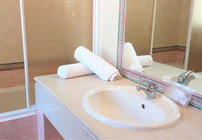 Villa à Vilamoura - V3 Villa Rosada  PISCINA, JARDIM E CAMPOS DE GOLF