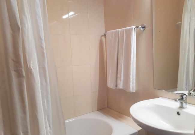 Appartement à Quarteira - T2 M.Praia 4E 80M PRAIA wi-Fi 6 PESSOAS