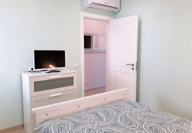 Appartement à Quarteira - T1 Praiamar FRENTE MAR A/C ESTACIONAMENTO WIFI