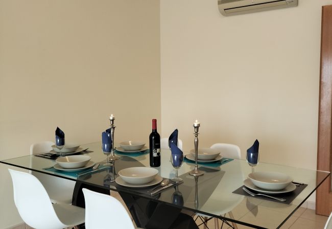 Appartement à Quarteira - T2 Infante AC 201 wifi Garagem 50m Praia