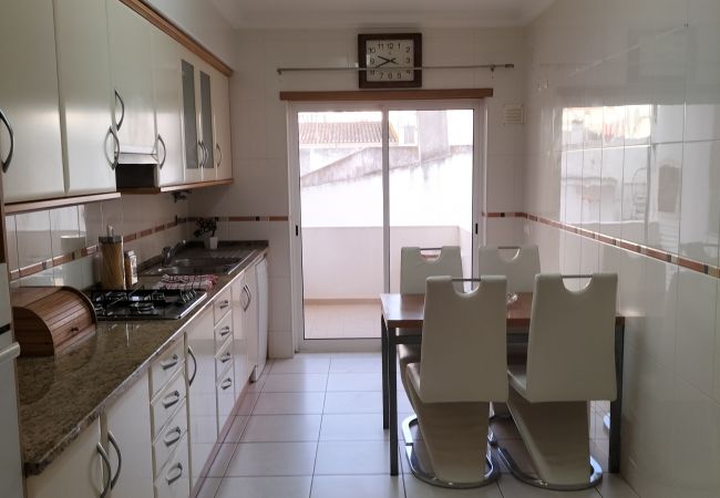 Appartement à Quarteira - T2 Infante AC wifi Garagem 50m Praia